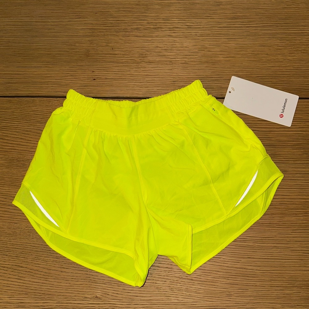 NWT Lululemon Hotty Hot 4” lined shorts
